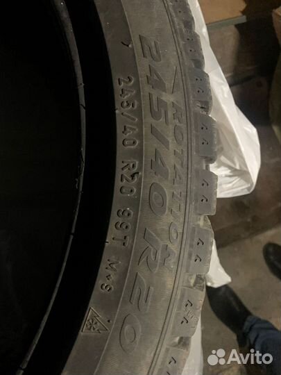 Pirelli Ice Zero 245/40 R20