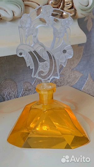 Антикварный парфюмерный флакон
