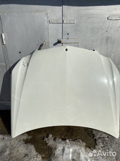 Капот на Mercedes