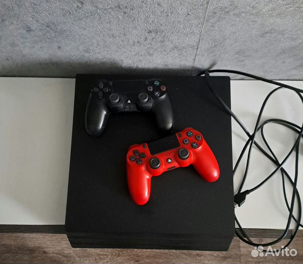 Sony PS4 pro 1tb и два геймпада