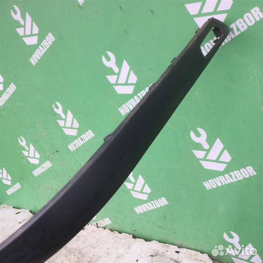 Молдинг заднего бампера центральный Вольво C40