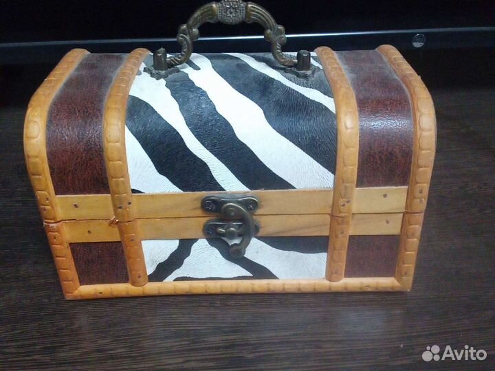 Шкатулка в виде сундука