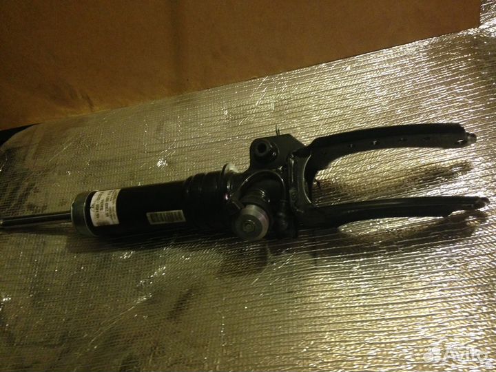 Амортизатор передней пневмостойки газовый Audi Q7