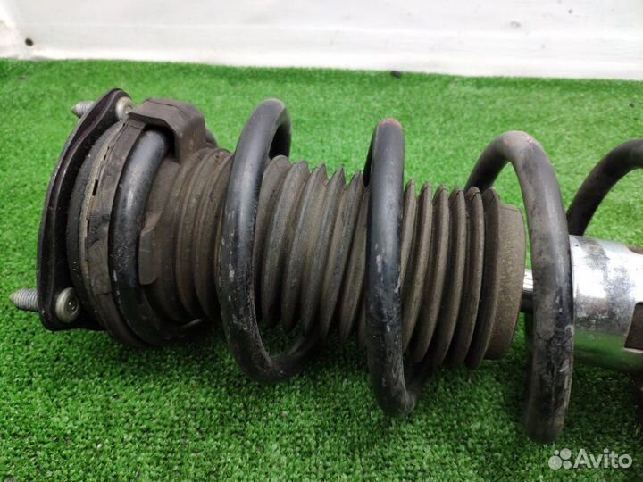 Стойка подвески передняя правая Honda Civic 4D