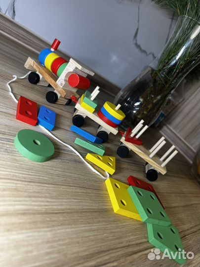 Паровозик деревянный