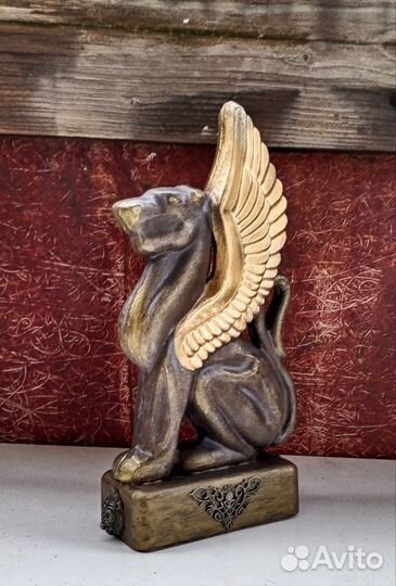 Статуэтка барельеф Грифон