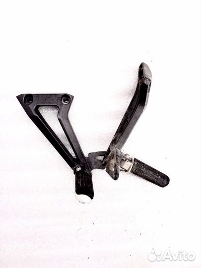 Yamaha FZ6S 2009 задние подножки