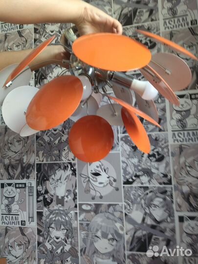 Продам люстру