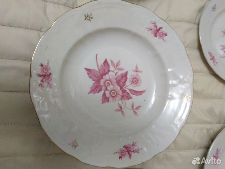 Набор тарелок