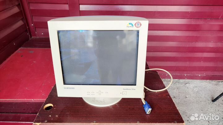 Монитор Samsung SyncMaster 757MB S