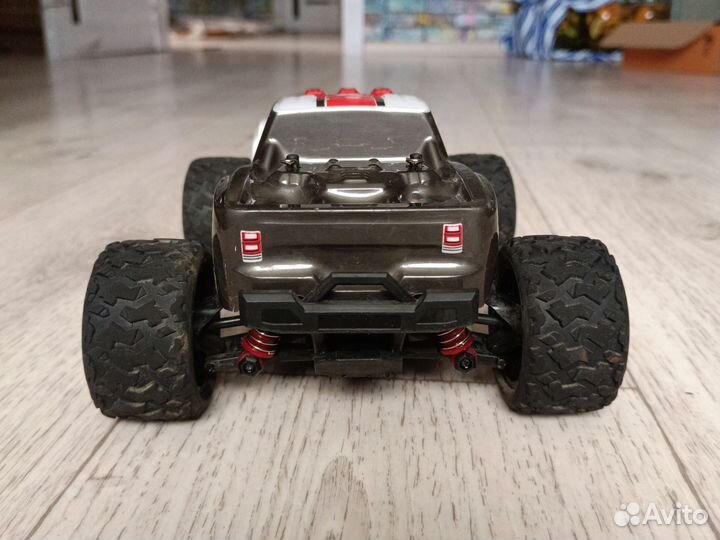 Внедорожник на пульте управления