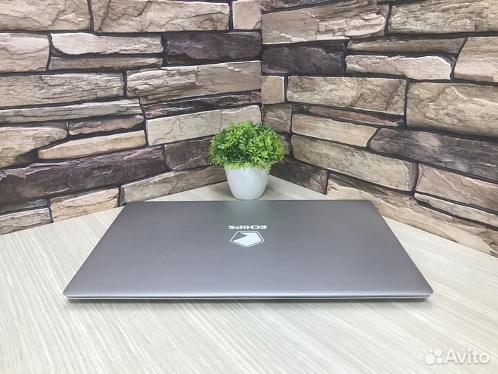 Стильный ноутбук Echips на ssd