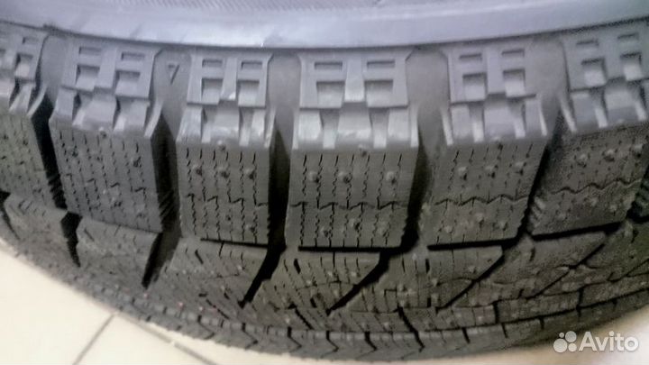 Bridgestone Blizzak VRX 225/45 R17 91S