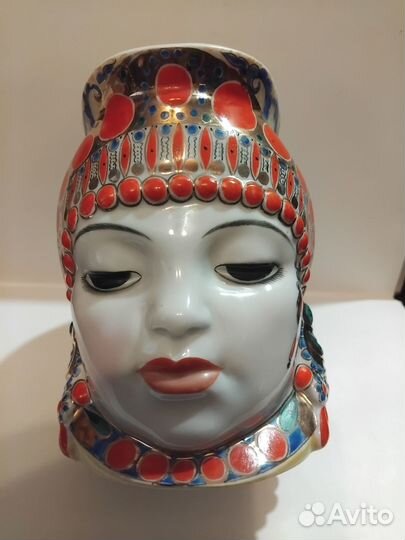 Фарфоровая статуэтка