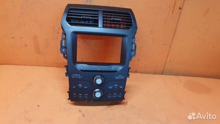 Панель управления магнитолой Ford Explorer U502