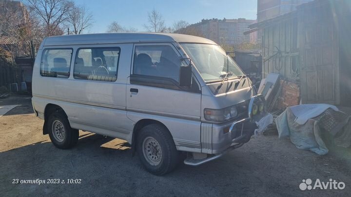 Mitsubishi Delica 2.5 AT, 1987, битый, 144 000 км