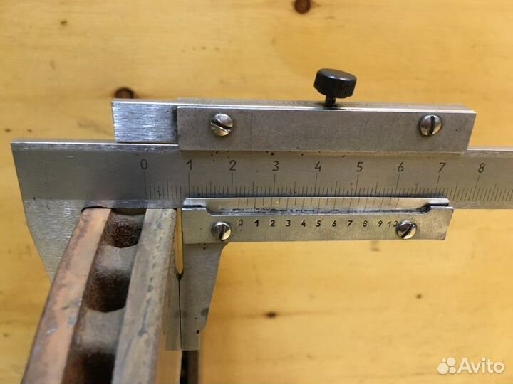 Диск тормозной передний правый Toyota Vitz SCP90