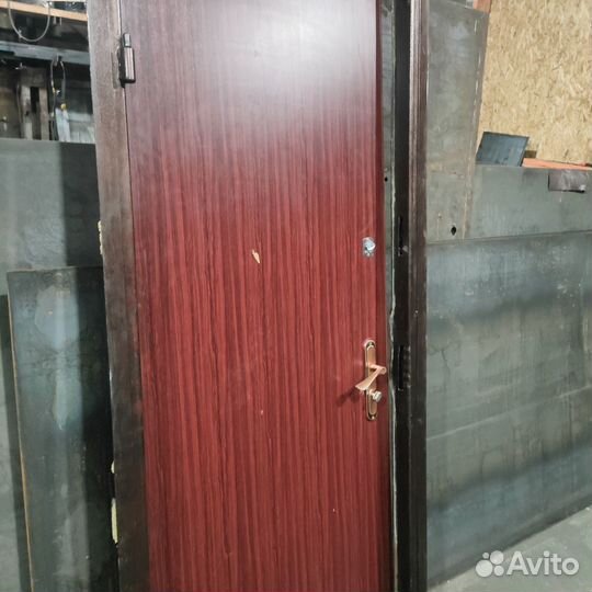 Металлическая дверь бу