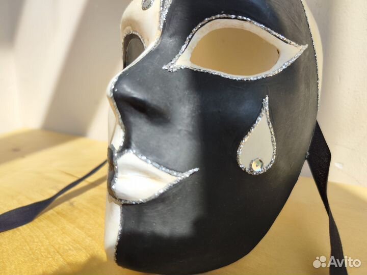 Венецианская маска. Сувенир из Италии
