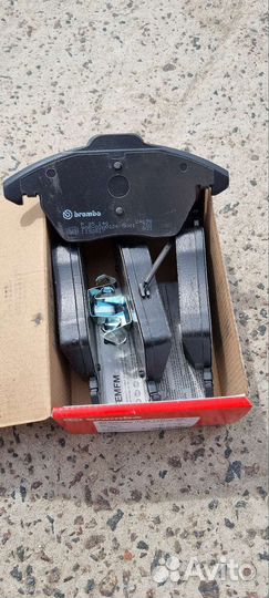 Тормозные колодки brembo p85146