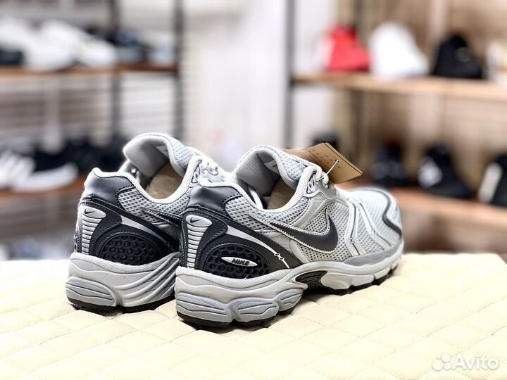 Кроссовки мужские Nike Air Zoom Vomero 5