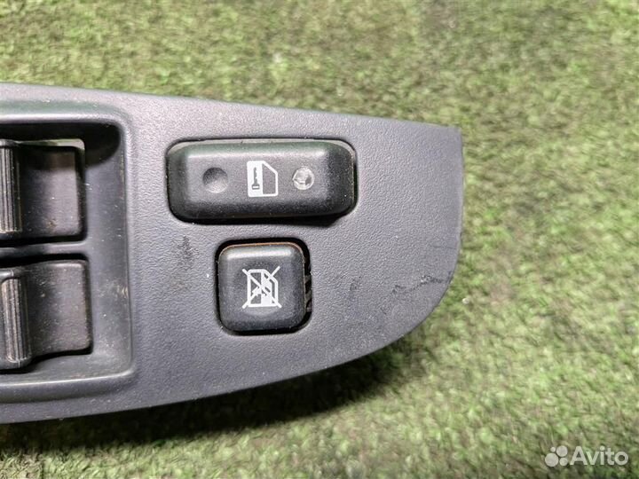 Блок управления стеклоподъемниками Toyota Avensis