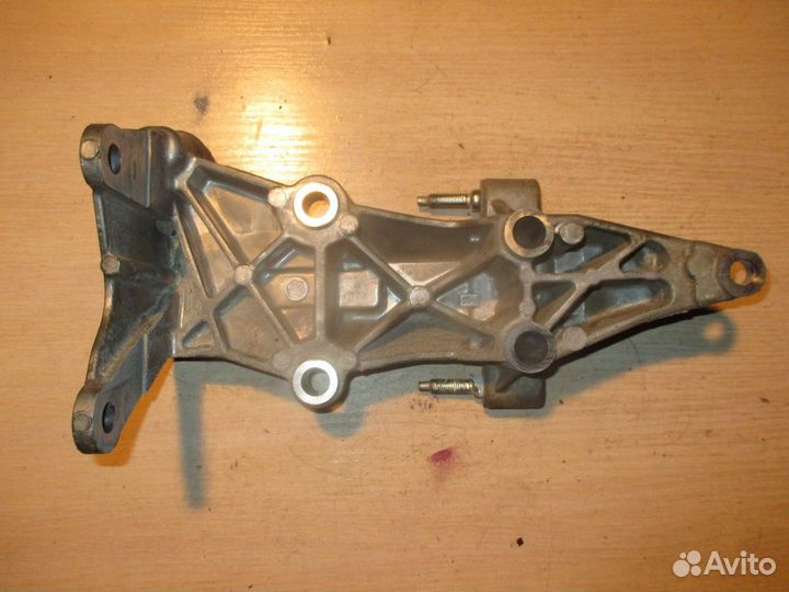 Кронштейн двигателя правый (Nissan Teana)