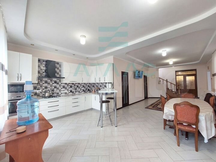 Дом 297 м² на участке 10 сот.