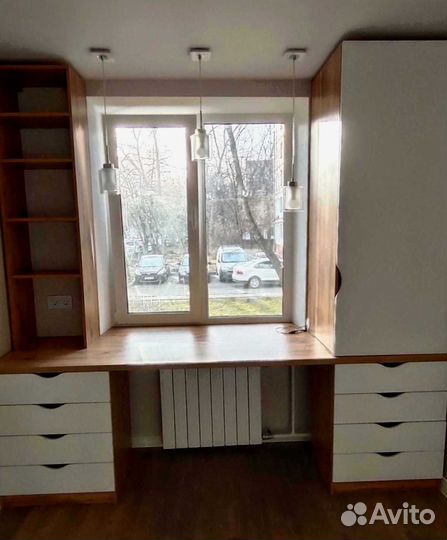 Рабочая зона в углу у окна