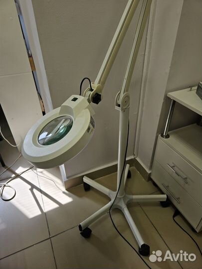 Косметологическая лампа лупа