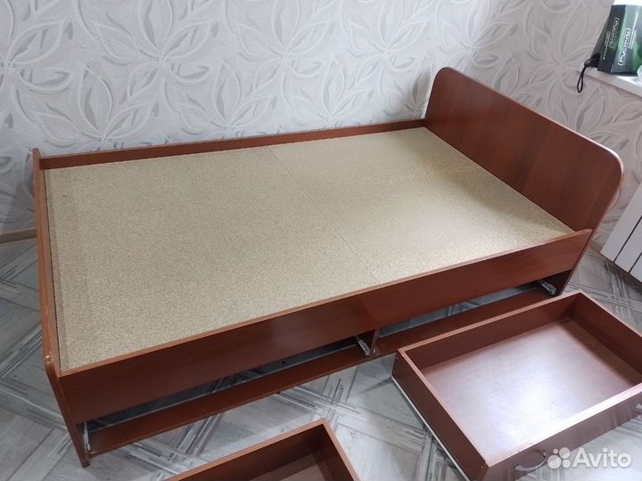 Кровать односпальная с ящиками