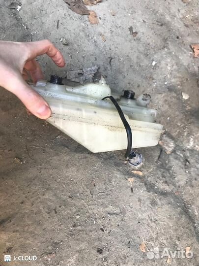 Бачок для тормозной жидкости на toyota brevis JCG1