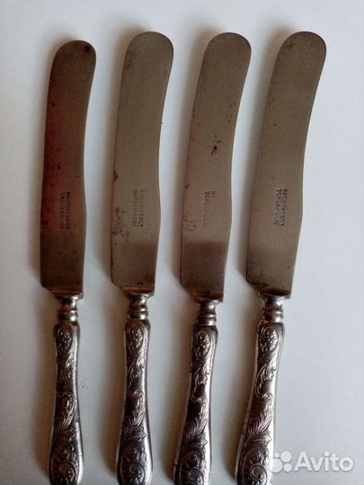 Набор ножей и вилок