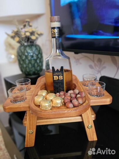 Столик под алкоголь и закуски