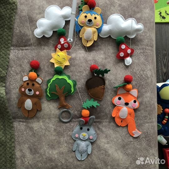 Мобиль на кроватку из фетра