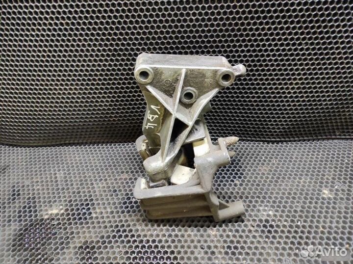 Кронштейн двс с подушкой Opel Vectra B