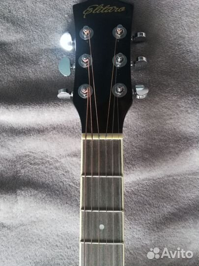 Акустическая гитара