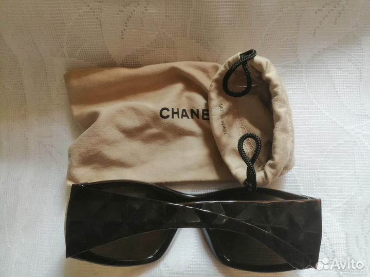 Солнцезащитные очки Chanel