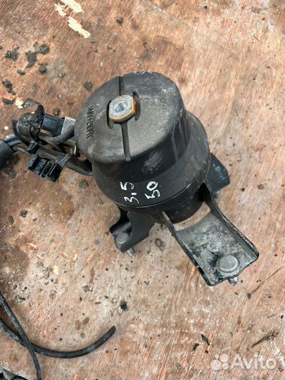 Подушка передней опоры двигателя Toyota Camry v 55