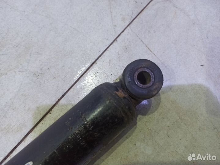 Амортизатор задний Toyota Yaris 1 XP10