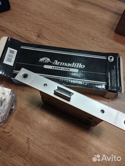 Дверные ручки с защелкой