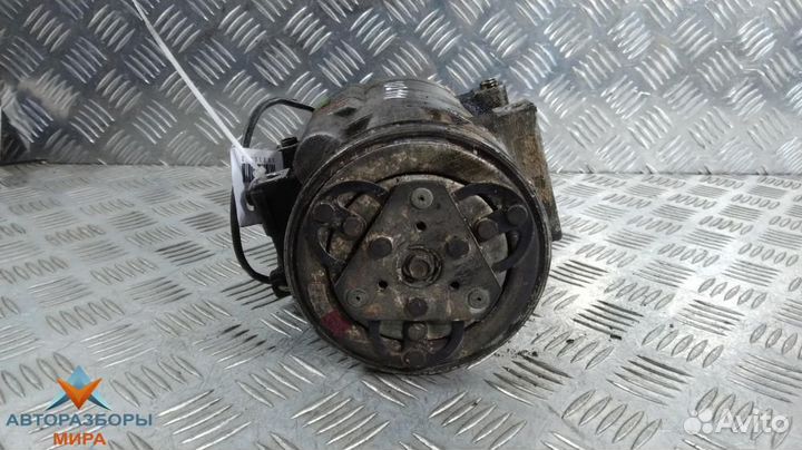 Компрессор кондиционера Volkswagen Passat B6 2005