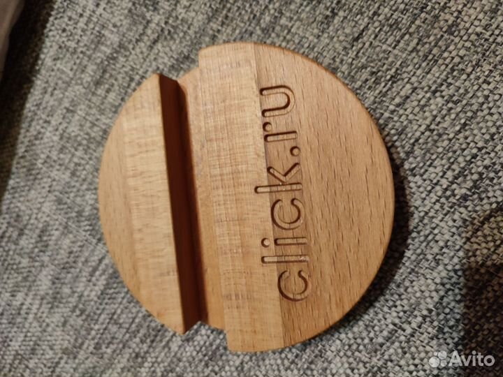 Подставка для телефона из дерева