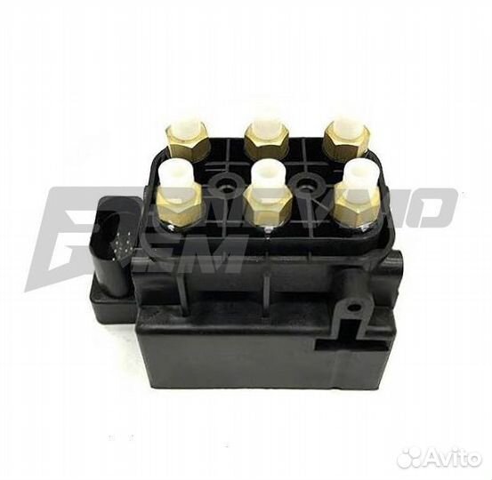 Блок клапанов пневмоподвески Audi Q7