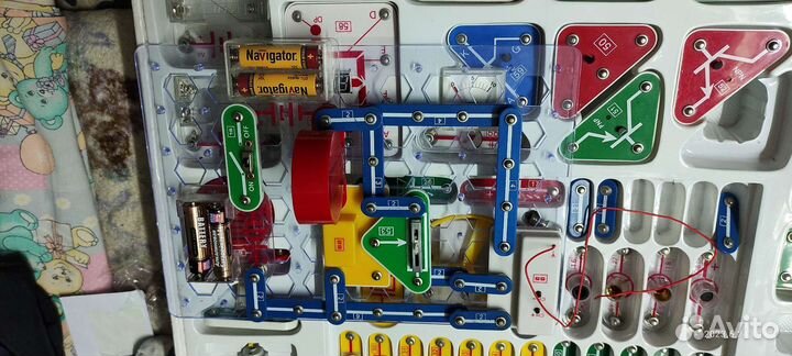 Электронный конструктор Знаток. 999 схем