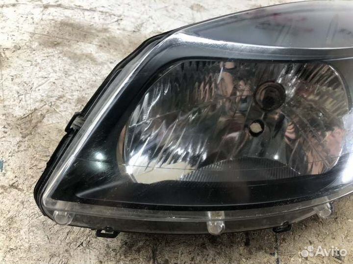 Фара передняя левая Renault Sandero хетчбек 1390