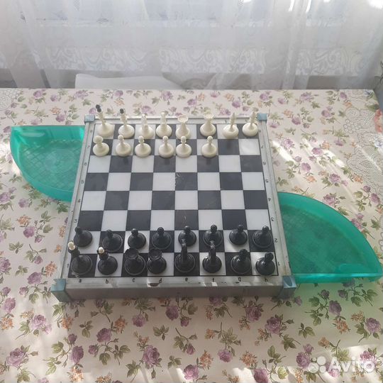 Шахматы неполный набор и доска
