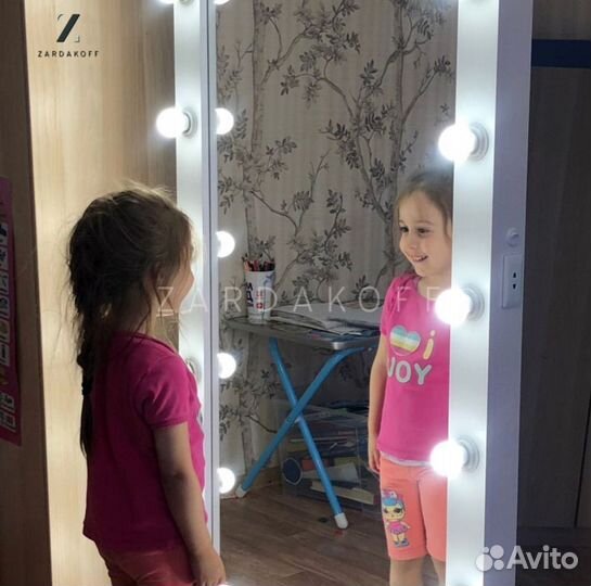 Гримерное зеркало с подсветкой