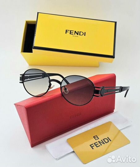 Солнцезащитные очки fendi