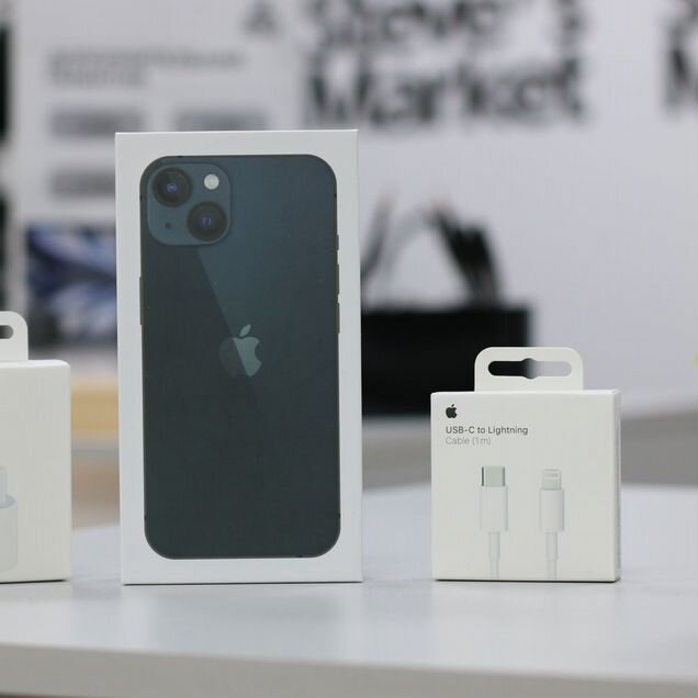 iPhone 13, 256 ГБ, SIM + eSIM